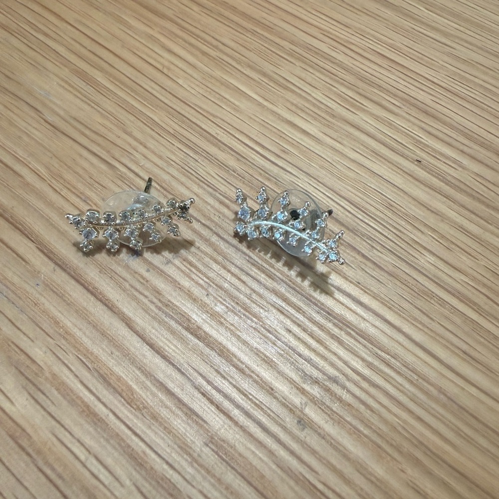 Kendra Scott Gold Ear Climber Earrings - Picture 2 of 3